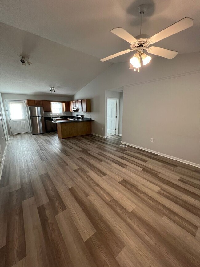 Building Photo - 3 Bedroom 2 Bath House, Turtle Cove Subdivision White Lake NC