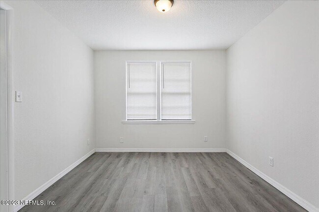 Building Photo - 1628 W 33rd St