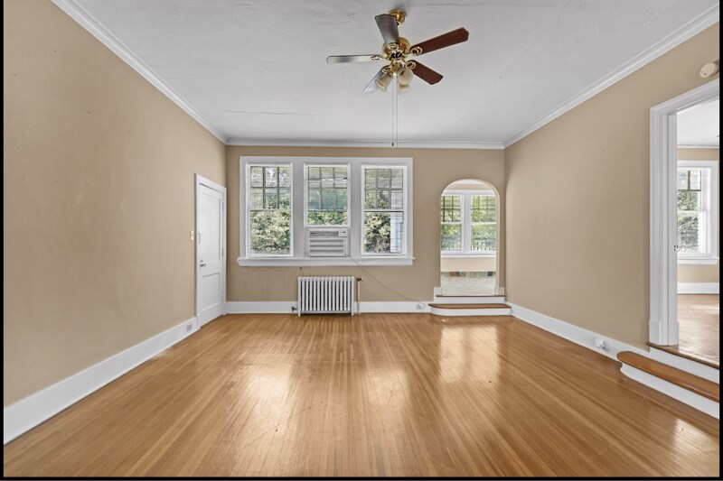 Building Photo - 665 E Pkwy S