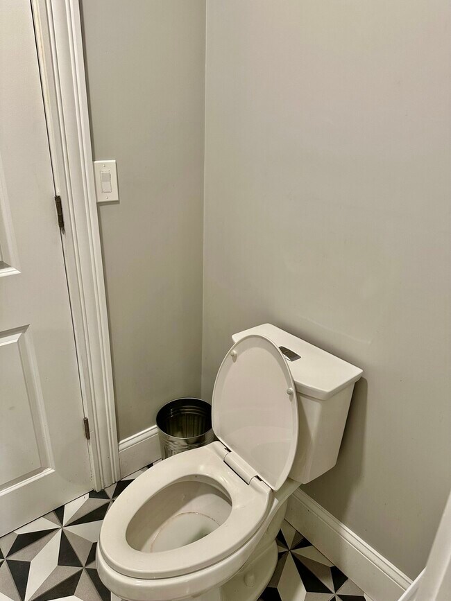 Building Photo - 11 S Mason St