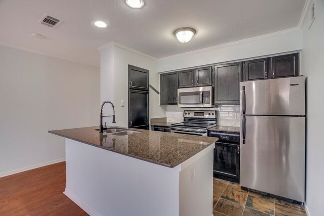 Building Photo - 8888 Tallwood Dr