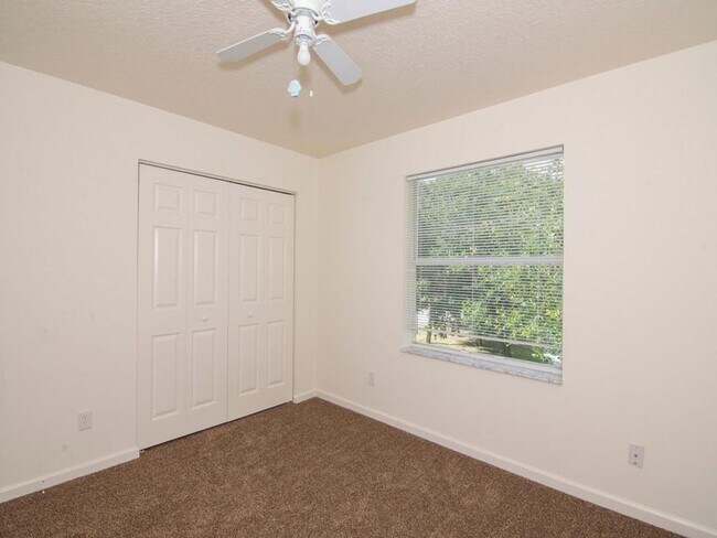 Building Photo - 4Bed/3Bath~2800 Sq Ft!~Pond View~Two Car Garage~Large Yard!