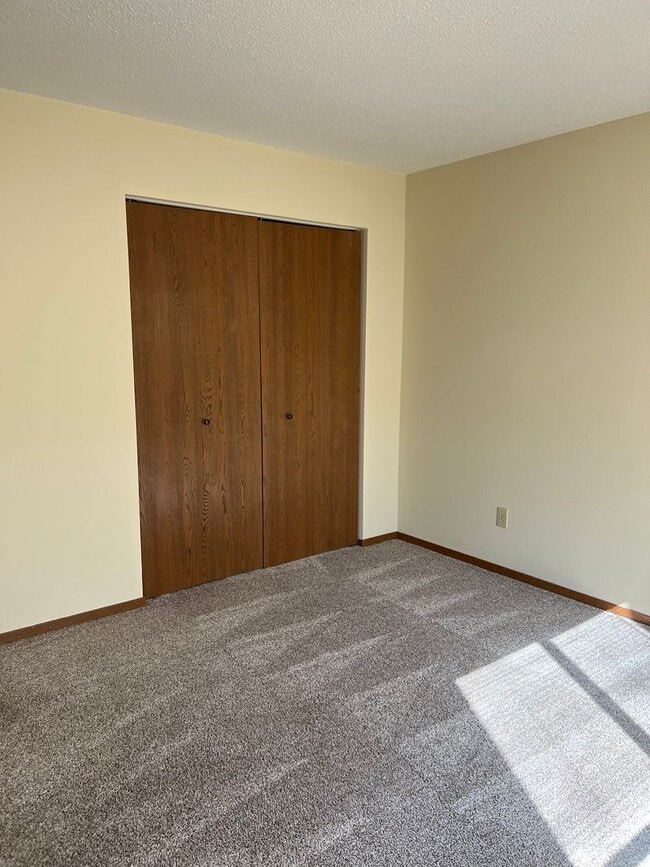 Building Photo - Benton Heights