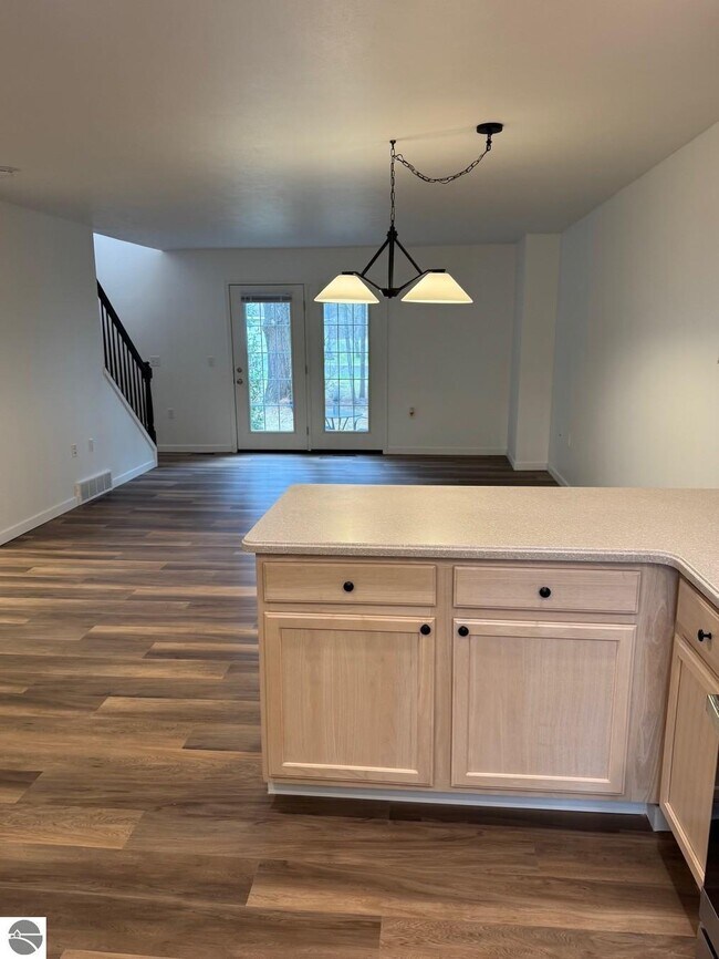 Building Photo - 1495 Newport St