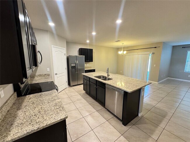 Building Photo - 404 Tanglewood Dr