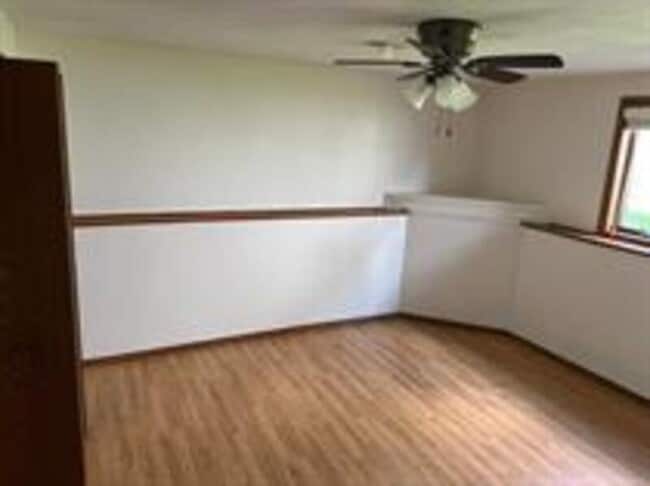 Building Photo - 2832 W Glenpark Dr