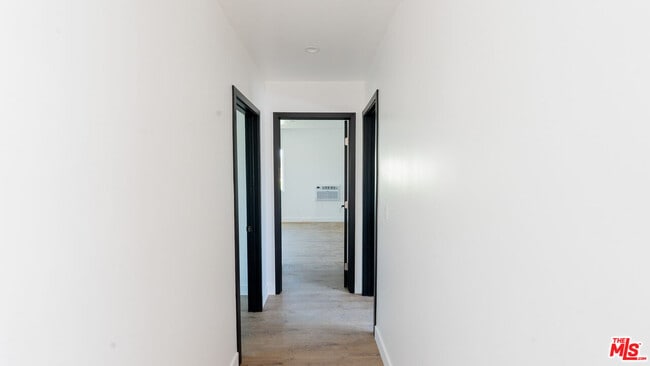 Building Photo - 153 W 51st St