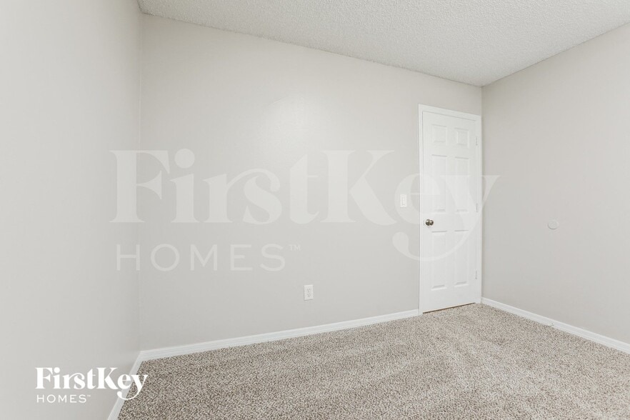 Building Photo - 2144 Churchill Downs Cir