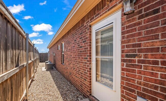 Building Photo - 10507 Quinton Ave