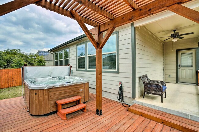 Building Photo - 5603 Chestnut Xing