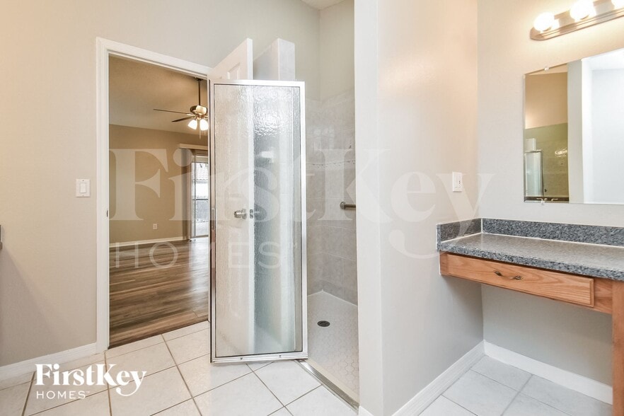 Building Photo - 707 Vía Milano