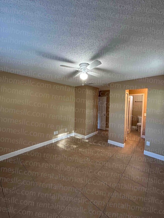 Building Photo - Remodeled Patio Home, Minutes Away From UCF, Technology Park, & the E/W Expressway