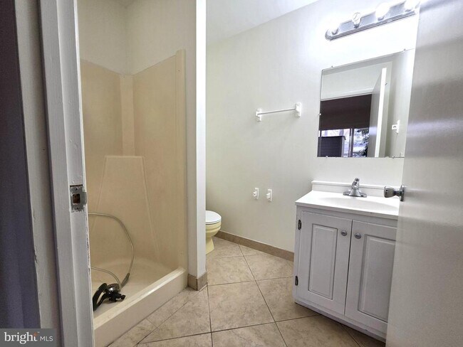 Building Photo - 13 Sailors Way