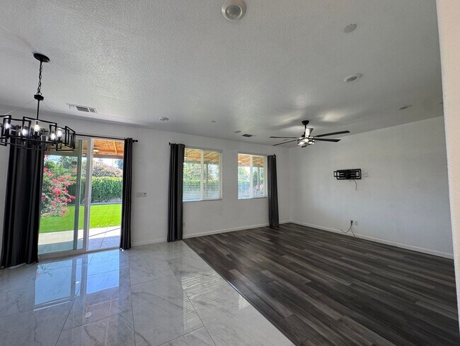 Building Photo - 2469 S Rogers Ln
