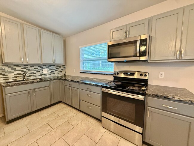 Building Photo - 5801 Judy Dee Dr