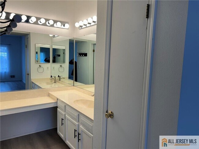 Building Photo - 65 Wentworth Rd