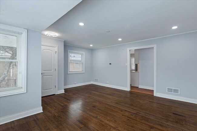 Building Photo - 9107 S Dante Ave