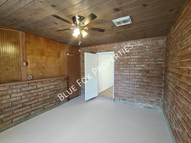Building Photo - 3857 E Edison Pl