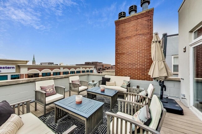 Building Photo - 1328 W Belmont Ave