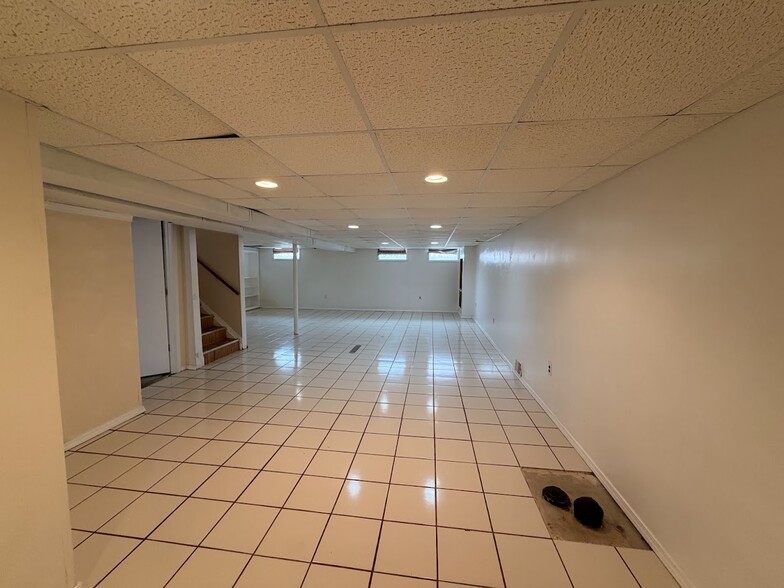 Building Photo - 29594 Maplewood St