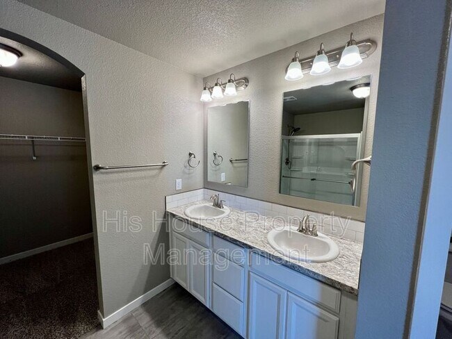 Building Photo - 3218 San Carlo Ave