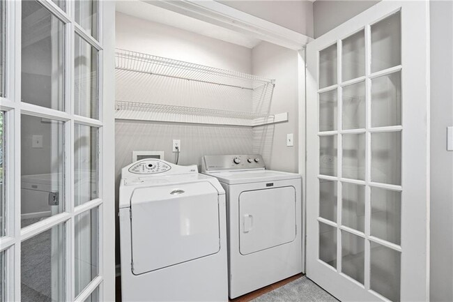 Building Photo - 5651 Wells Cir