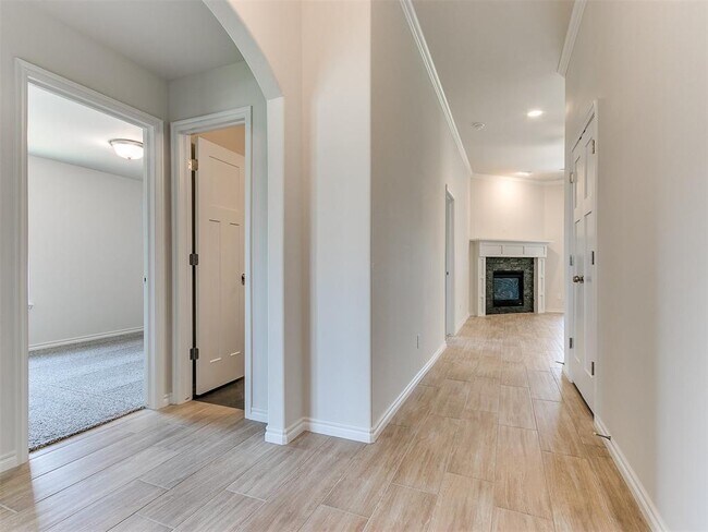 Building Photo - 561 Grand Sycamore Dr