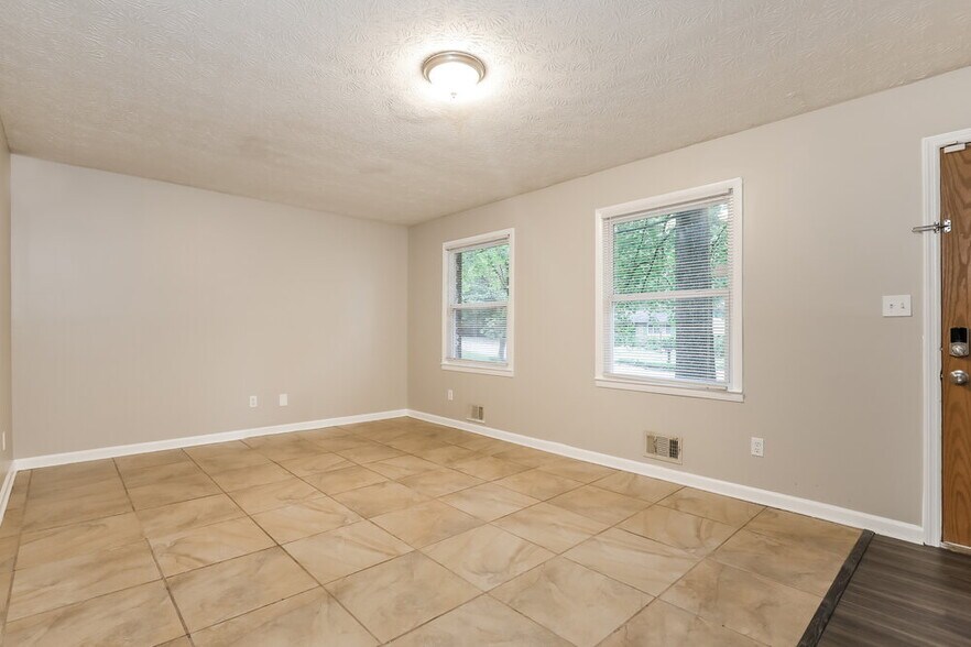 Building Photo - 8486 Magnolia Dr