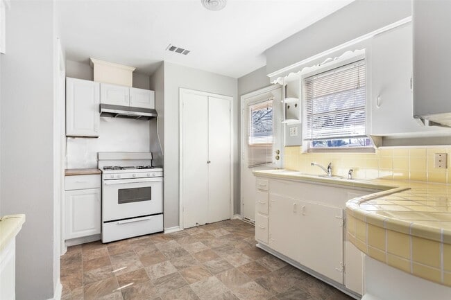 Building Photo - 6520 St Moritz Ave