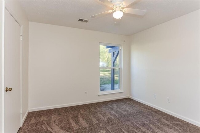 Building Photo - 135 Beethoven Ct