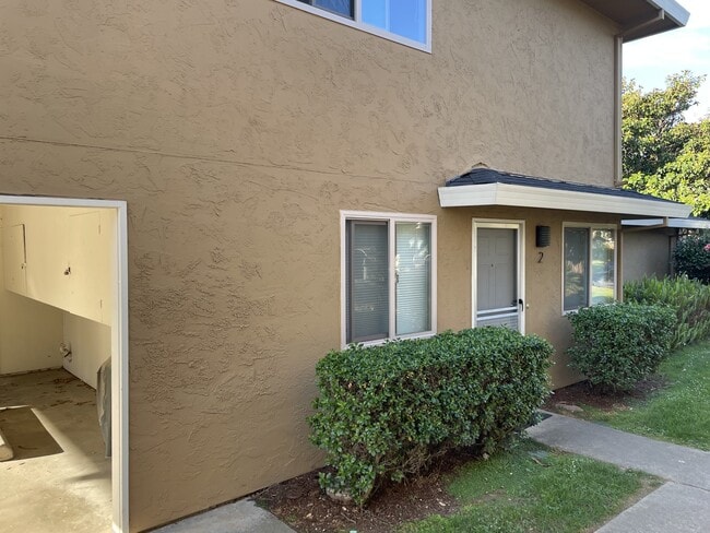 Building Photo - 1350 Ruby Ct