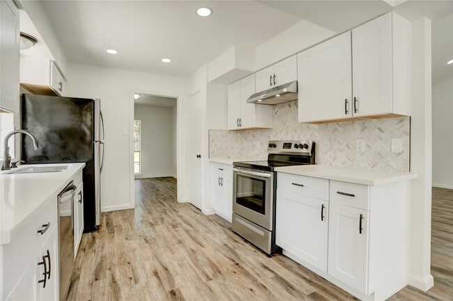 Building Photo - 14035 Myrtlea Dr