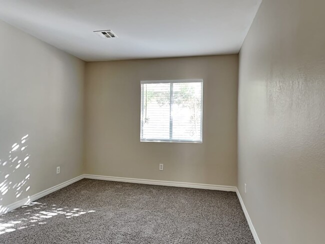 Building Photo - 4921 Sapphire Light St