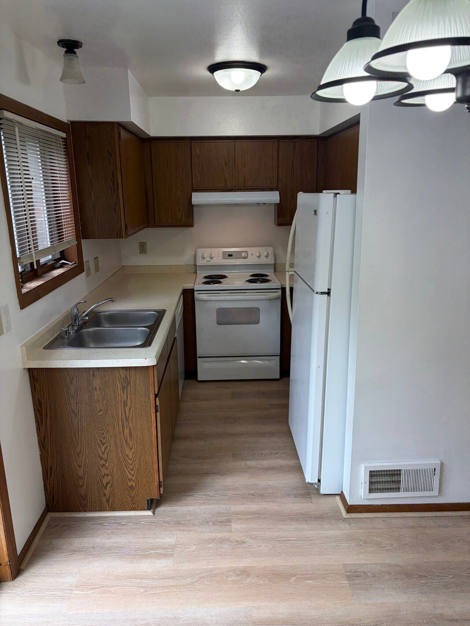 Kitchen - 110 Johnston Dr