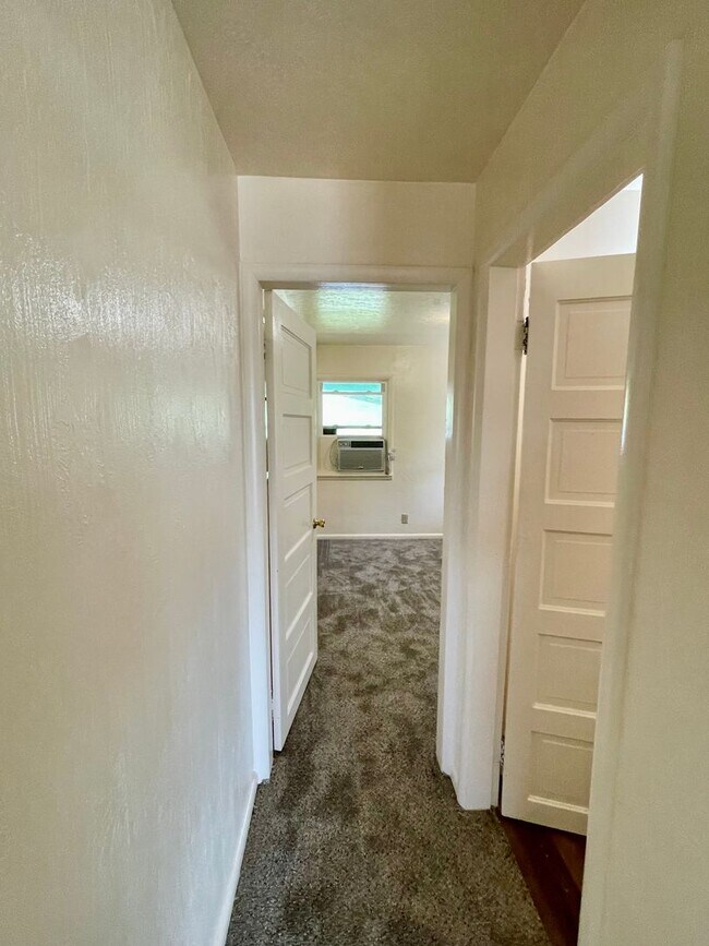 Building Photo - Vincent Park Triplex