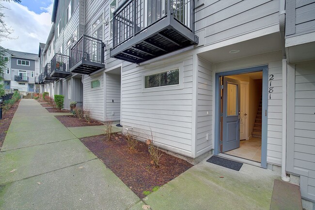 Building Photo - 2Bd/1.75Ba Issaquah Townhouse