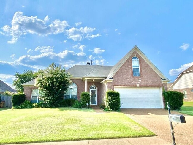 Primary Photo - Now leasing a spacious 3 bedroom 2 bath ho...