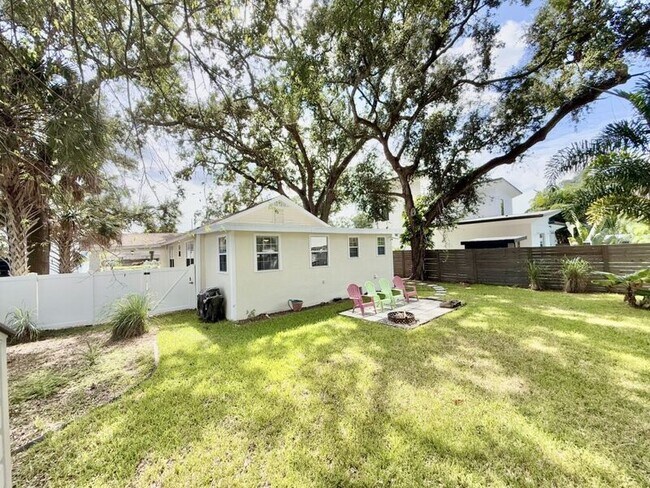 Building Photo - 909 W Fribley St