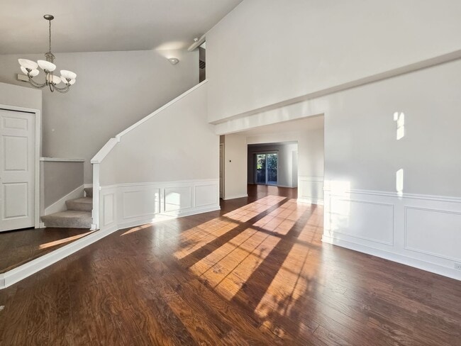 Building Photo - Updated 3-Bedroom Home with Deck Near Renton Landing