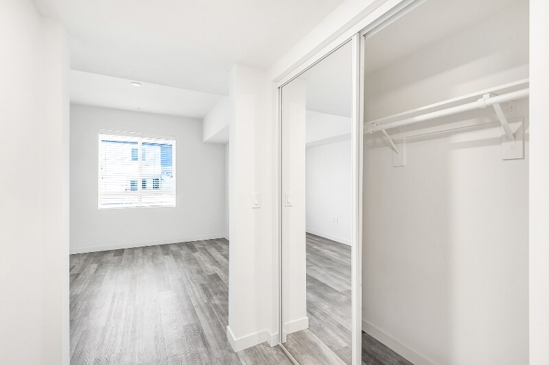 Building Photo - 1249 W 39th Pl