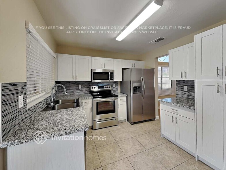 Building Photo - 1140 N Leoma Ln