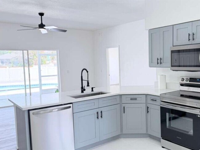 Building Photo - 906 Berwick Dr