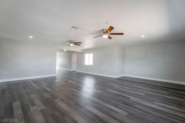 Building Photo - 1501 N Tonopah Dr