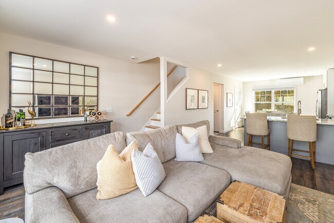 Primary Photo - 94 N Bridebrook Rd