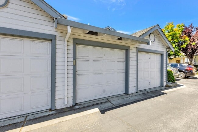 Building Photo - 39737 Potrero Dr