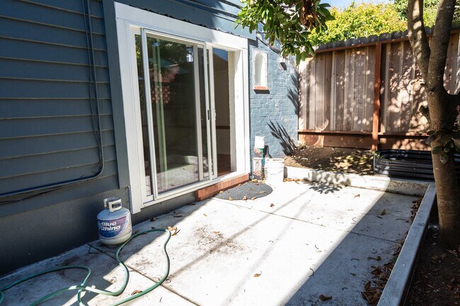 Building Photo - 1030 Ulloa St