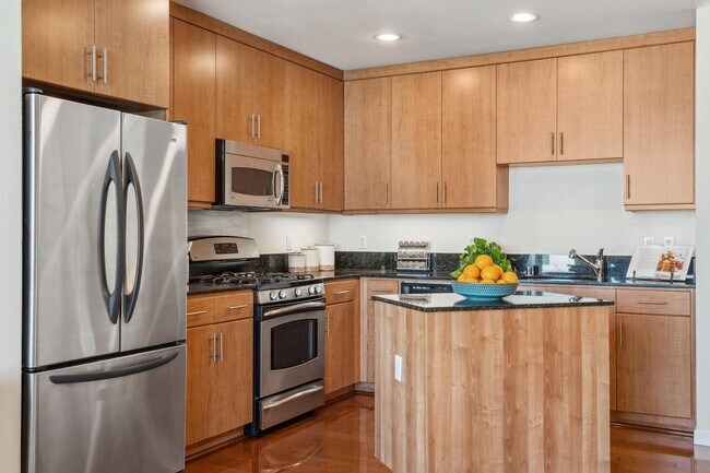 Building Photo - Refined Urban Condominium at Jack London S...