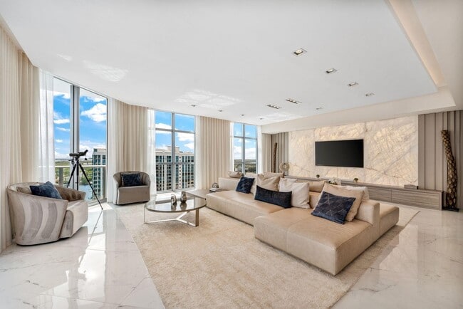 Building Photo - 17301 Biscayne Blvd