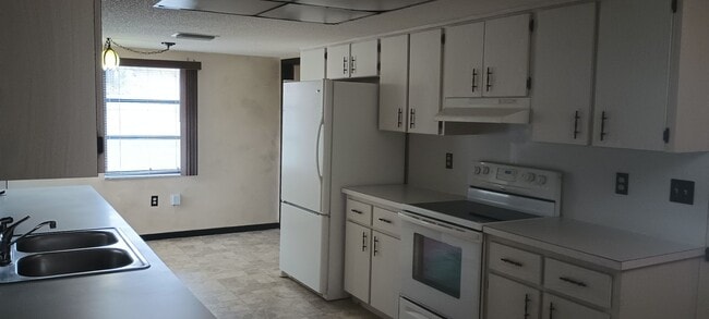 Building Photo - Beautiful 2 bedroom 2 bathroom house 1 car...