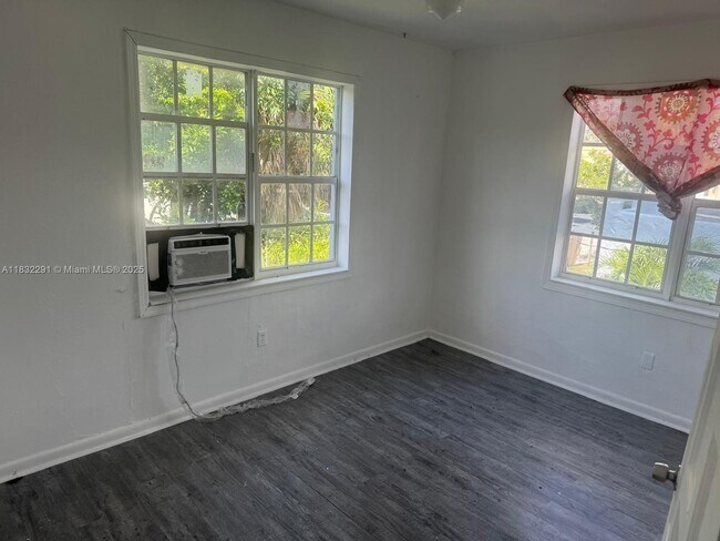 Building Photo - 1111 N 22nd Ave